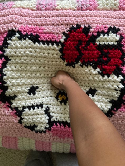 Cute Diy Ideas, Kitty Pillow, Hello Kitty Pillow, Hello Kitty Shop, Hello Kitty Crochet, Random Cute Things, Pillow Crochet, Kawaii Crochet, Writing Drawing