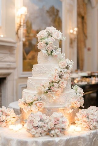 Oheka Castle, Wedding Cakes Elegant, Dream Wedding Cake, Floral Wedding Cakes, Romantic Wedding Cake, Wedding Inside, White Wedding Cake, Elegant Wedding Cakes, Wedding Cakes With Flowers