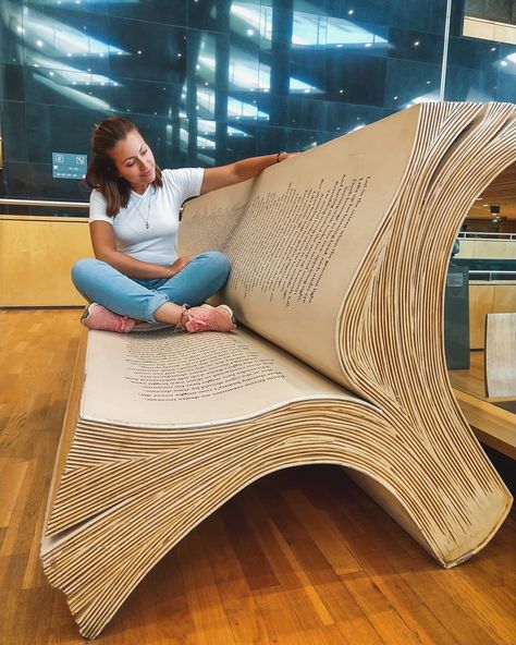 This Amazing Bench In The Library Of Alexandria Is Inscribed With Shakespeare's Sonnets | DeMilked Weird Furniture, Library Of Alexandria, An Open Book, Tables Diy, Creative Furniture, Organic Modern Decor, Funky Painted Furniture, Diy Furniture Table, Open Book