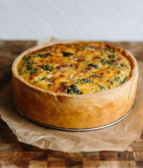 9 Reasons You Need To Get A Springform Pan Right Now Springform Pan Recipes, How To Make Quiche, Best Quiche Recipes, Baking Weights, Quiche Lorraine Recipe, Easy Quiche, Quiche Recipes Easy, Breakfast Quiche, Crustless Quiche