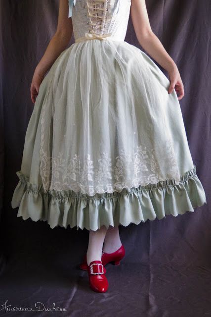 V68: Operations Petticoat: Two Finished 18th Century Petties ~ American Duchess 1600s Clothing, Modest Costumes, Cottagecore Wardrobe, Colonial Clothing, 18th Century Dresses, 18th Century Gown, On Period, Apron Patterns, Historical Sewing