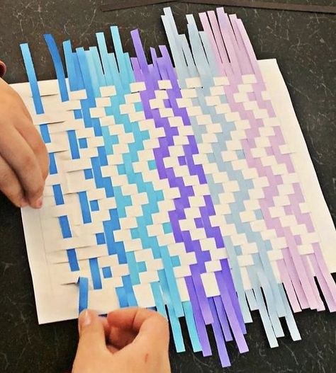 Weaving Patterns Design, Paper Crafts Magazine, Basket Weaving Patterns, Arts And Crafts For Teens, Profile Art, Graph Paper Art, Paper Weaving, Fabric Stamping, Elementary Art Projects