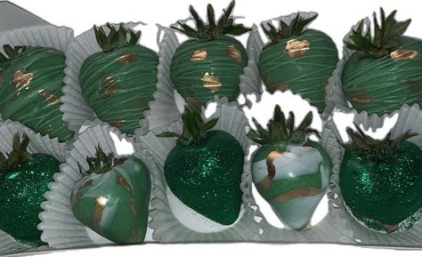 Green Chocolate Covered Strawberries, Black Dessert Table, Green Dessert, Black Dessert, Green Desserts, Quince Ideas, Dessert Cups, Covered Strawberries, Quince Dresses