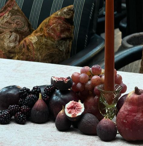 Pomegranate Tablescape, Baroque Party, Moody Tablescape, Moody Wedding Decor, Dining Table Candles, Fall Goth, Dinner Party Table Settings, Candles Dark, Dinner Decor