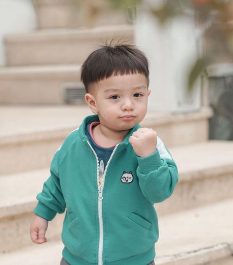 Baby Boy Haircut Styles, Toddler Haircuts, 1 Year Baby, Outfit Birthday, Blouse Design Models, Apa Aja, Blouse Design, Cute Hairstyles, Baby Fashion