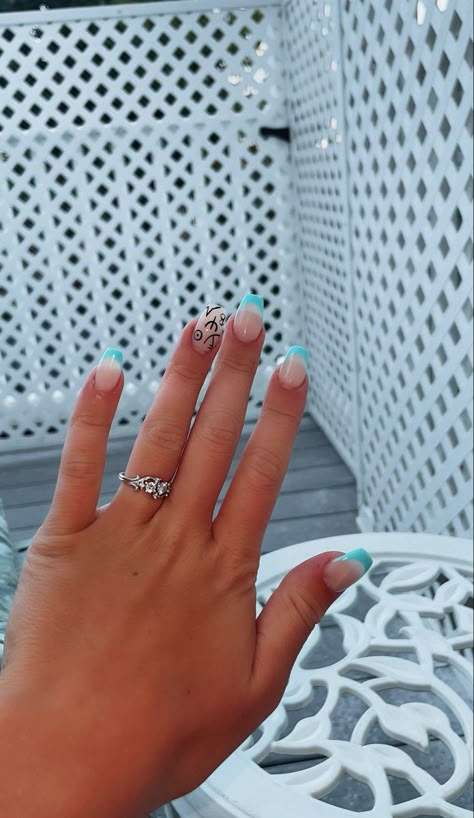 Short Gel Nails Western, Country Concert Gel Nails, Nails 2023 Trends Country, Western Dip Nail Ideas, Simple Punchy Nails, Short Acrylic Nails Designs Western, Western Inspo Nails, Cattle Brand Nails, Nfr Nails Ideas