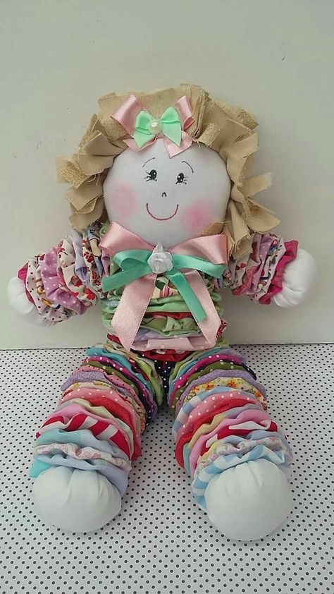 Handmade Dolls Patterns, Sewing Soft Toys, Dolls And Daydreams, Baby Doll Clothes Patterns, Scrap Fabric Crafts, Baby Doll Pattern, Diy Baby Gifts, Office Decorations, Doll Diy Crafts