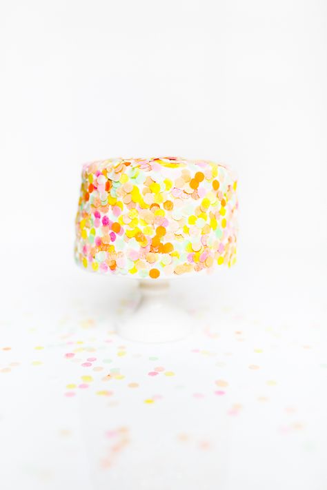 Sometimes confetti sprinkles just don't have the right colors and you have to make your own, and this DIY edible cofetti project shows you how... Specialty Cookies, Edible Confetti, Sugar Sheets, Diy Edible, Diy Confetti, Confetti Cake, Cake Stuff, Edible Arrangements, Colorful Cakes