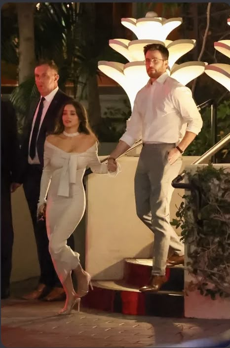 Chris Evans And Alba Baptista, Alba Baptista, Awkward Family Photos, Christopher Robert Evans, Oscars Party, Pre Party, Robert Evans, Classy Outfits Men, The Gilded Age