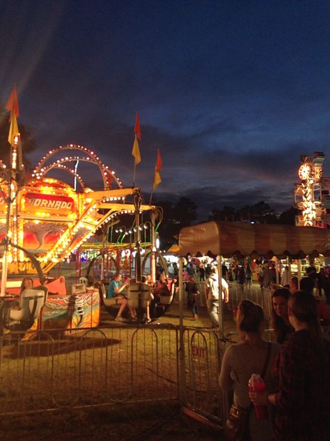 I always loved a carnival ✨ #fun #fair #fall Village Festival Aesthetic, Fair Aesthetic Fall, Vintage Fair Aesthetic, Town Fair Aesthetic, Fall Carnival Aesthetic, Small Town Fall Festival, Carnival Astethic, Halloween Carnival Aesthetic, Fair Astethic