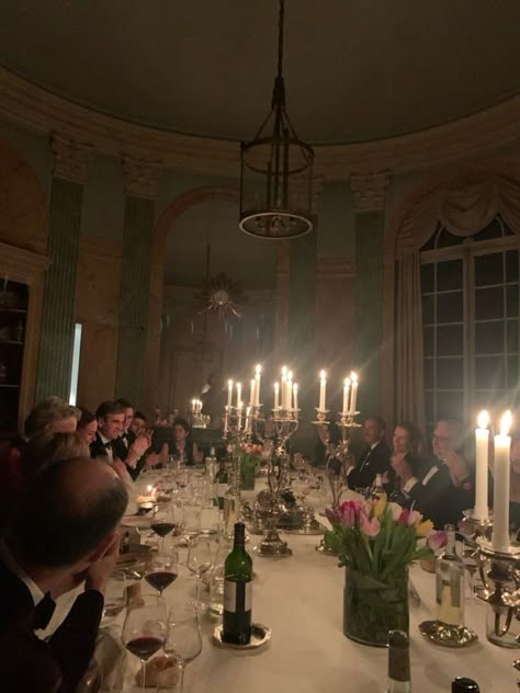 Rich Dinner Party Aesthetic, Rich Family Dinner Aesthetic, Old Money Friends Aesthetic, Super Rich Aesthetic, Working Class Aesthetic, Old Money Friends, Classy Party Aesthetic, Old Money Dinner, Old Money Party