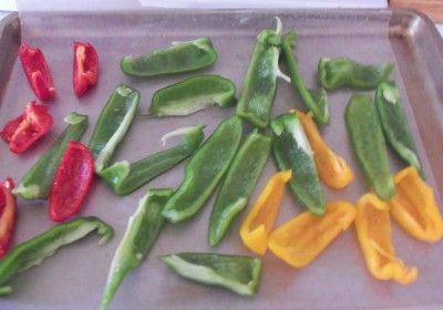 flash freeze peppers Freeze Bell Peppers, Freeze Peppers, Freeze Vegetables, Freezing Bell Peppers, Freezing Peppers, Food Saver, Frozen Vegetables, Bell Peppers, Freezer Meals