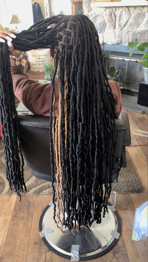 Peekaboo Soft Locs, Peekaboo Locs, Peekaboo Hair Colors, Soft Locs, Short Box Braids Hairstyles, Peekaboo Hair, Goddess Braids Hairstyles, Faux Locs Hairstyles, Box Braids Hairstyles For Black Women