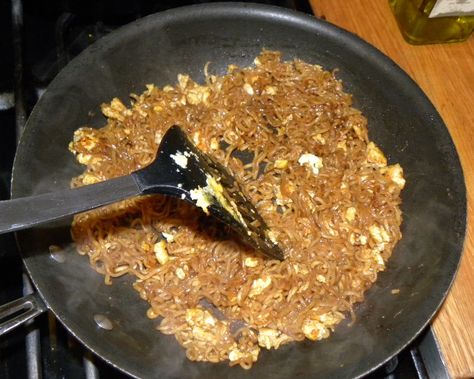 Stir Fried Ramen Noodles Fried Top Ramen Noodles, Stir Fried Ramen, Fried Ramen Noodles, Fancy Ramen, Easy Noodles, Fried Ramen, Food Ramen, Pan Fried Noodles, Ramen Dishes