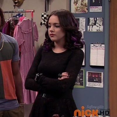 Jade West Purple Hair, 2010s Celebrities, Jade Victorious, Jade West Victorious, Freddie Benson, Liz Gilles, Victorious Cast, Queen Liz, Goth Outfit Ideas