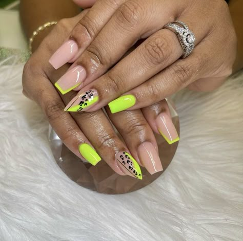 Sassy Nails, Short Coffin Nails, Her Nails, Work Nails, Glow Nails, Dope Nail Designs, Short Square Acrylic Nails, Exotic Nails, Almond Acrylic Nails