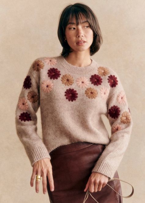 Boho Style Outfits Winter, Mohair Jumpers, Parisian Look, Thanksgiving 2024, Fashion Feminine, Mohair Knit, Floral Knit, Knitwear Fashion, Embroidered Sweater