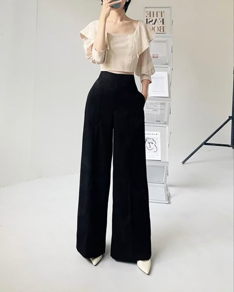 Semi Formal Outfits For Women Classy, Black Baggy Pants, Semi Formal Mujer, Semi Formal Outfits For Women, A Business Woman, Semi Formal Outfit, Neat Casual Outfits, Semi Formal Outfits, Semi Formal Wear