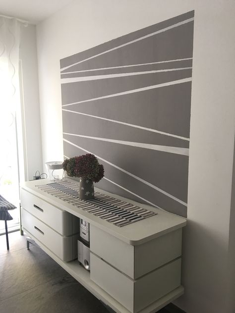 Wall painting striped grey Classroom Accent Wall Paint, Paint Stripes On Wall Ideas, Stripped Painted Walls Bedrooms, Wall Stripes Paint Ideas, Simple Paint Designs On Wall, Stripe Paint Ideas For Walls, Grey Accent Wall Bedroom, Paint Designs On Wall, Stripes Wall Paint