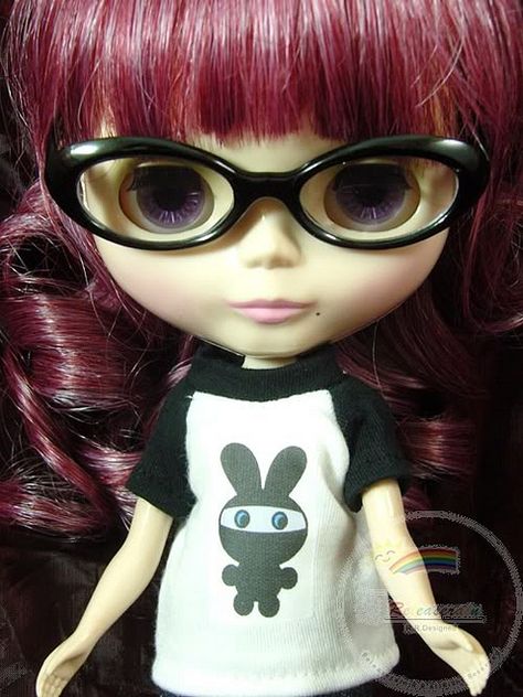 violet Blythe Dolls Glasses, Red Hair And Glasses, Red Hair Doll, Twilight Core, Dark Red Hair, Black Eyeglasses, Big Eyes Art, Mysterious Girl, Fantasy Art Dolls