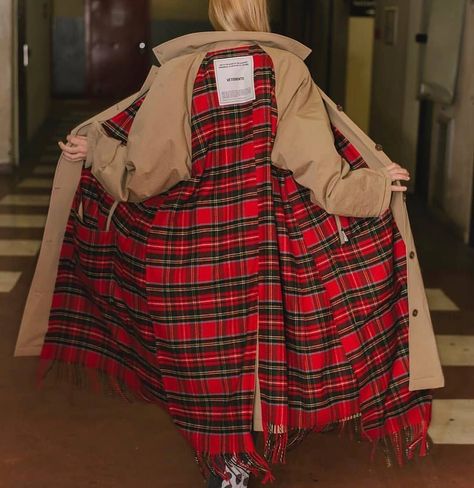 Reversible fashion @genteroma @vetements_official Reversible trench coat soon available in store at Via Frattina, 92. #GenteRoma… Plaid Jacket Outfit, Reversible Clothing, Plaid Trench Coat, Khaki Coat, Khaki Trench Coat, Trench Coat Outfit, Kimono Coat, Reversible Coat, Androgynous Fashion