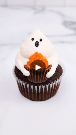 Ghost Cupcakes, Decorating Cupcakes, Orange Frosting, Holiday Sweets, Cupcake Decoration, Witching Hour, Cupcake Decorating, Cupcake Ideas, Halloween Cupcakes