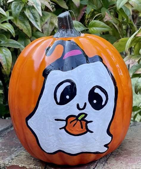 Boo Painted On Pumpkin, Simple Pumpkin Painting Ideas For Kids, Painted Pumpkins Easy Ideas, Foam Pumpkin Painting Ideas, Simple Cute Pumpkin Painting, Country Pumpkin Painting, Squishmallow Pumpkin Painting, Cute Pumpkin Painting Idea, Kawaii Pumpkin Painting