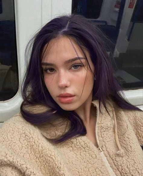 Bee Königswasser, Love On The Brain, Dark Purple Hair, Violet Hair, Hair Stylies, Dye My Hair, Hair Dye Colors, Hair Inspiration Color, Hair Inspo Color