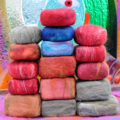 How to Make Wet Felted Soaps Using a Tumble Dryer Felted Soap Tutorial, Wet Felting Tutorial, Felted Soap, Merry Christmas Diy, Wet Felting Projects, Handcrafted Gifts, Felt Sheets, Wet Felt, Mad Tea Party