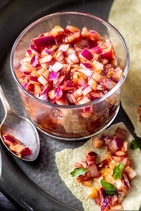 Indian Dips, Indian Sides, Red Onion Chutney, Chutney Sandwich, Indian Chutney Recipes, Indian Sauces, Food For Fitness, Onion Chutney, Fruit Butters