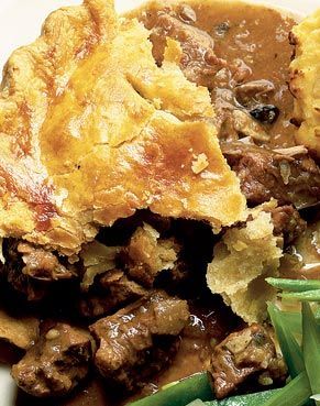 Steak and Kidney Pie Recipe Treat the family to this traditional steak and kidney pie served with mashed potatoes and roast vegetables. WHATS4DINNER Ingredients • 500 gram Beef, cubed • 500 gram La… Steak And Kidney Pie Recipe, Kidney Pie Recipe, Vegetable Pies, Guinness Pie, Kidney Pie, Steak And Kidney Pie, Heritage Recipes, Pub Grub, African Foods