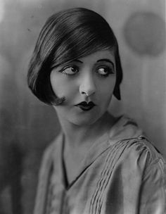 orchid bob! 1920’s Makeup, 1920 Makeup, Decent Hairstyle, Maquillage Goth, 20s Hair, 1920s Makeup, Blue Bob, 1920s Hair, Louise Brooks