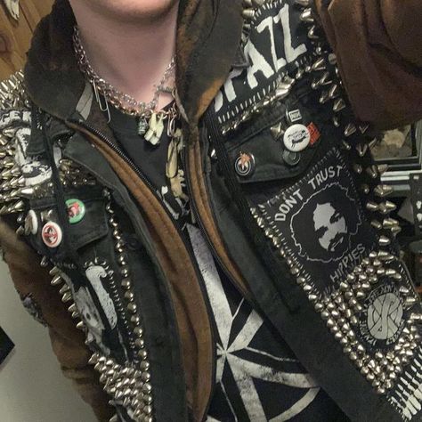 Diy Punk Clothes, Metal Aesthetic, Battle Jackets, Metal Fits, Battle Vest, Alt Fits, Punk Fashion Diy, Crust Punk, Street Punk