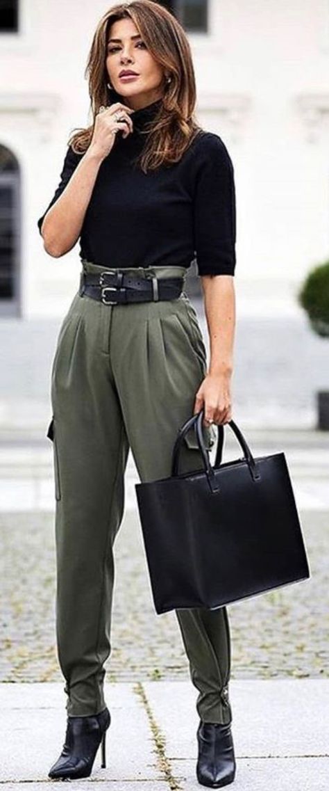 Black & Khaki. Edgy Work Outfits, Rock Look, Corporate Fashion, Office Outfits Women, Business Casual Outfits For Work, Looks Street Style, Professional Attire, Mode Inspo, Work Outfits Women