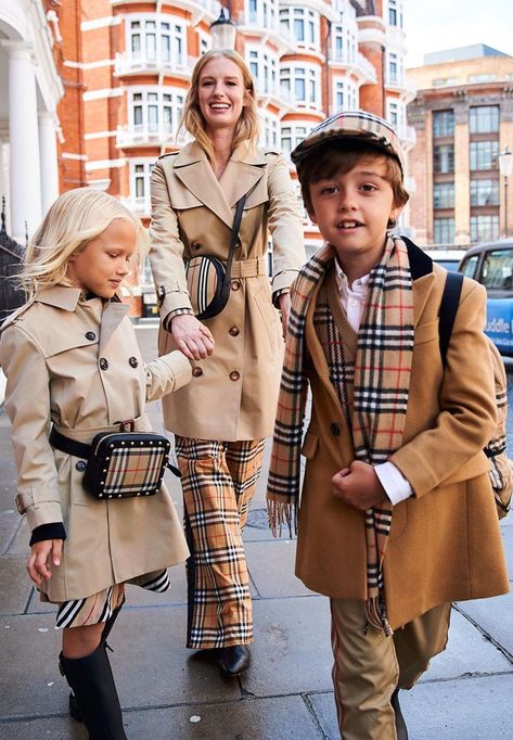 Love! Mini Me look by Burberry Kids from the Harrods London Fall 2019 Campaign. Photographed by Tom Chapman. See more adorable Burberry Kids outfits for girls & boys. Inspired by the Burberry Men & Women's Collection. Shop the Look affil. #burberry #burberrykids #minime #mommyandme #harrods #london #kidsfashion #celebrity #celebritykids Gucci Photoshoot, Burberry Outfits, Celebrity Baby Fashion, London Models, Burberry Outfit, Burberry Kids, Burberry Jacket, Celebrity Babies, Kids Jacket