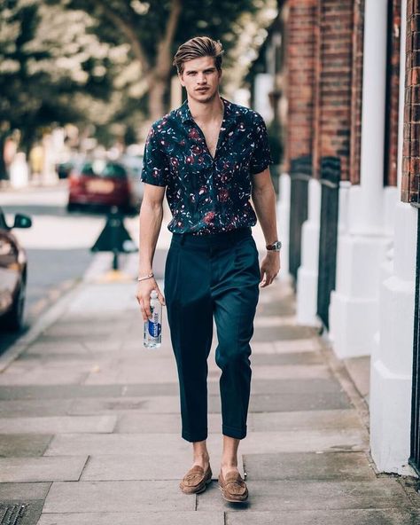 Hawaiian Outfit Men, Job Outfits, Formal Men Outfit, Big Men Fashion, Senior Trip, Hipster Man, Mens Spring Fashion, Mens Boots Fashion, Best Mens Fashion