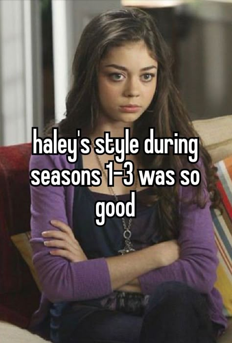 Haley dunphy, sarah hyland, moderb family, whisper Haley Dunphy Quotes, Hayley Modern Family Outfits, Dylan And Haley Dunphy, Haley And Dylan Modern Family, Haley Modern Family Outfits, Haley Dunphy Outfits Season 1, Hailey Dunphy Hair, Andy Modern Family, Hayley Dunphy Outfit