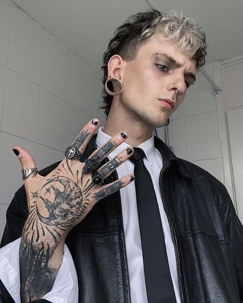 Alt Haircut Men, Punk Rock Tattoos, Men Wearing Makeup, Classic Mens Haircut, Good Haircut, Peach Hair Colors, Mens Nails, Night Hairstyles, Peach Hair