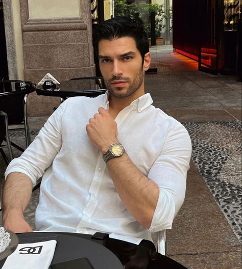 Summer Clothing Styles, Adrian Volkov, Summer Style For Men, Handsome Italian Men, Gentleman Aesthetic, Casual Dressing, Style For Men, Italian Men, Model Face