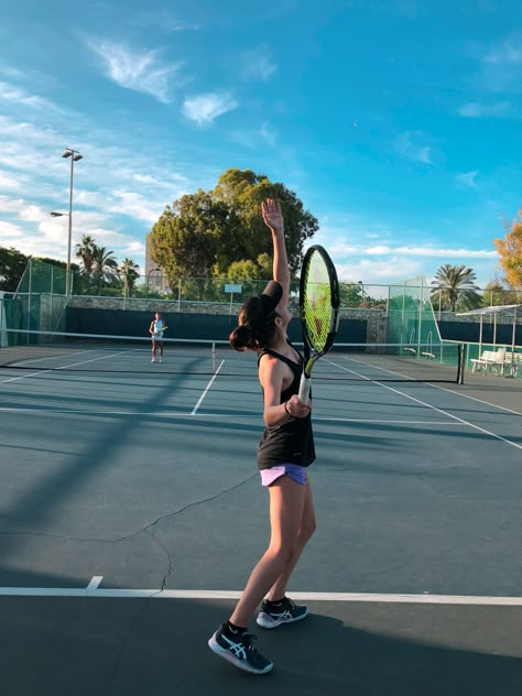 Woman Playing Tennis, Lawn Tennis Aesthetic, Tennis Asthetic Picture, Playing Tennis Aesthetic, Serve Tennis, Tennis Vibe, Tennis Pics, Tennis Core, Tennis Photoshoot