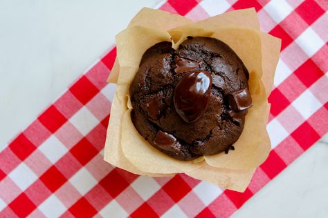 Olympic Village Double Chocolate Muffins Henrik Christiansen, Chocolate Muffins Recipe, Cream Pie Cupcakes, Perfect Cornbread, Boston Cream Pie Cupcakes, Bakery Muffins, Do You Know The Muffin Man, Chocolate Muffin Recipe, Double Chocolate Muffins