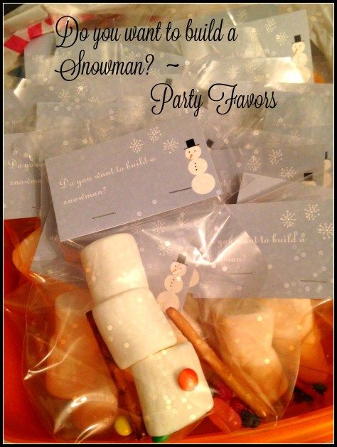 Winter Party Favours, Snowman Marshmallows Craft, Marshmellow Snowman, Build A Snowman Kit, Diy Favours, Build Your Own Snowman, Christmas Stall Ideas, Winter Party Favor, Marshmallow Snowmen