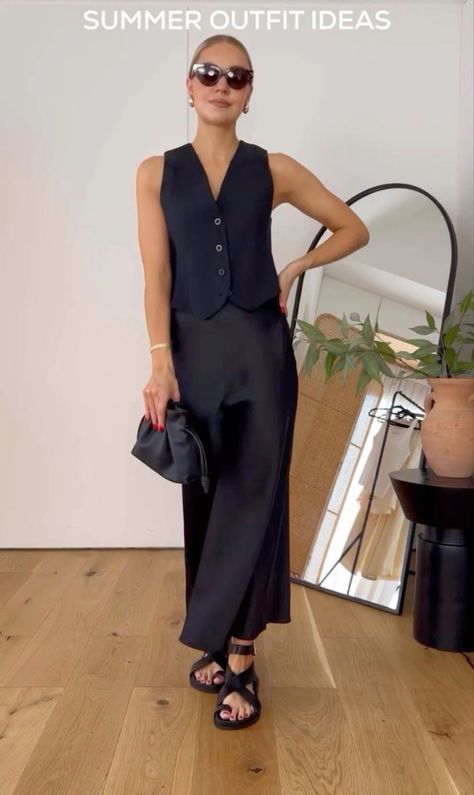 Black Waistcoat Outfit, Waistcoat Outfit Women, Mode Over 50, Waistcoat Outfit, Black Satin Skirt, Character Dress Up, Casual Edgy, Black Waistcoat, Waistcoat Woman