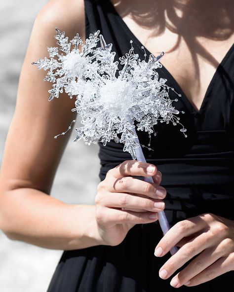 Snowflake Bouquet, Christmas Wedding Themes, Lilac Wedding Bouquet, Winter Wedding Ideas, Snowflake Wedding, Crystal Bouquet, Bouquet Bridesmaid, Winter Wedding Bouquet, Lilac Wedding