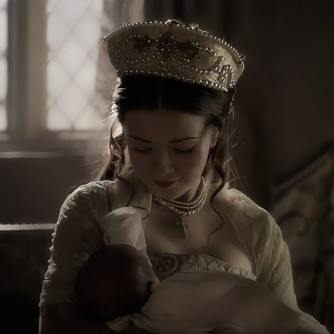 Natalie Dormer Anne Boleyn, Tudor Series, Mary Tudor, Tudor Dress, Sarah Bolger, Mary 1, Anne Of Cleves, Tudor Dynasty, The Tudors