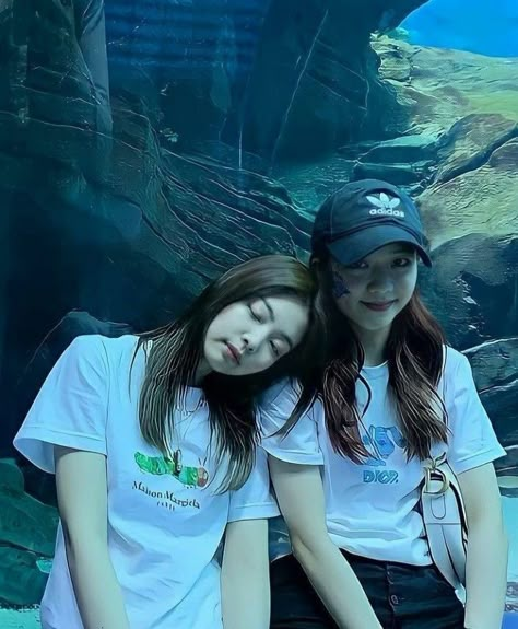 Jisoo And Jennie, Jennie And Jisoo, Jennie Jisoo, Endless Love, Blackpink Jennie, Kim Jennie, Jennie Kim, بلاك بينك, My Wife