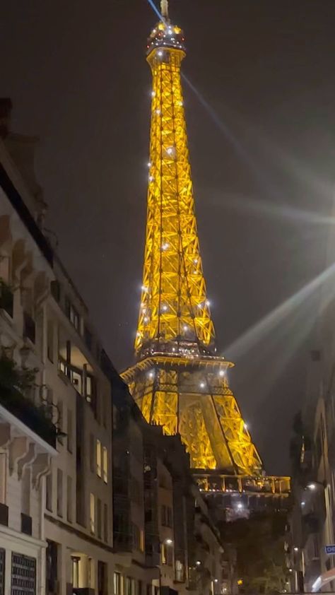 The Eiffel Tower sparkles on the hour every hour between 8 pm - 1 am. The final light show of the night is 10 minutes long! There are lots… | Instagram Eiffel Tower Sparkling, Eiffel Tower Lights, Maybe Next Time, Paris Lights, Popular Places, Paris Travel Tips, 1 Am, Spot It, The Eiffel Tower