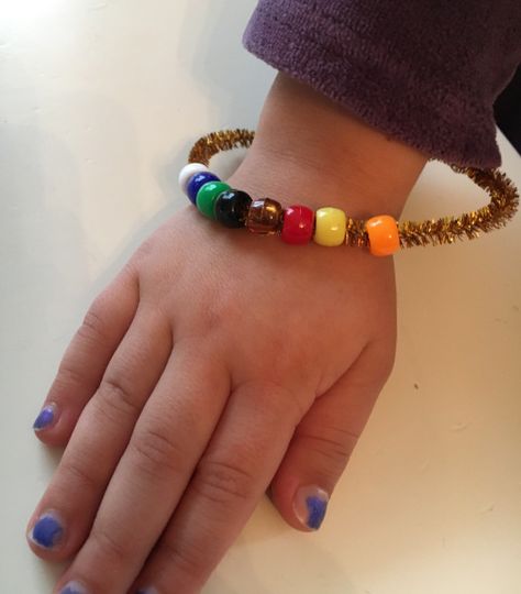 Thanksgiving Bracelets For Kids, Thanksgiving Necklace Preschool, Preschool Bracelet Craft, Thankful Bracelet Craft, Thanksgiving Bead Craft, Thanksgiving Friendship Bracelet, Thanksgiving Bracelet Story, Thanksgiving Bracelet Ideas, Thanksgiving Bead Bracelet