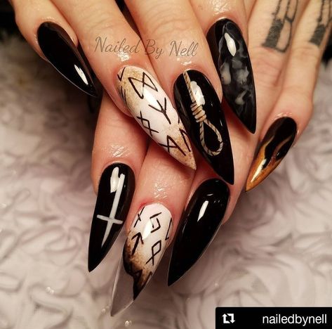 Rune Nails, Viking Nails, Nola Trip, Halloween Nail Design, Halloween Nail Ideas, Witch Nails, Witchy Nails, Halloween Acrylic, Art Deco Nails