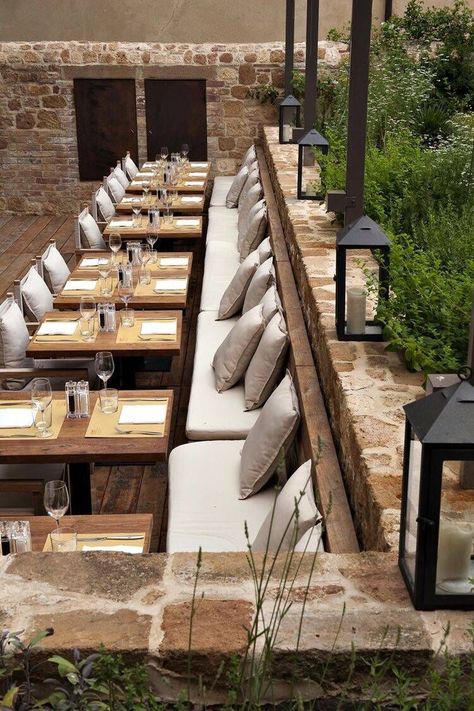 Restaurant Seating Design, Kaffe Bar, Stone Patio Designs, Outdoor Restaurant Patio, Small Restaurant Design, Walls Ideas, Outdoor Restaurant Design, Cafe Seating, Restaurant Patio